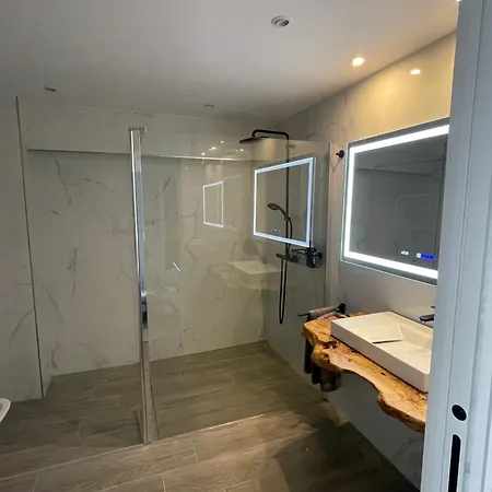 شقة Orzan آكورونيا